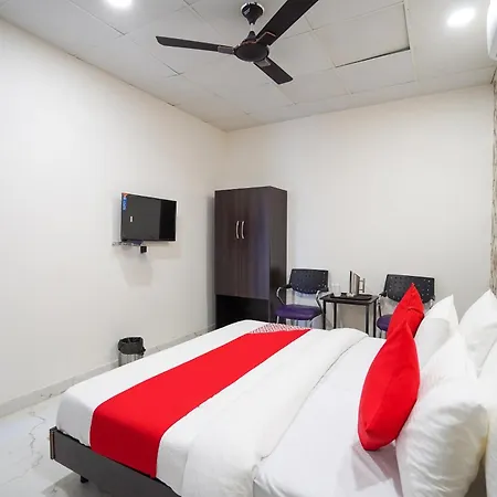 Hotel O Mannat Near Pacific Mall Tagore Garden